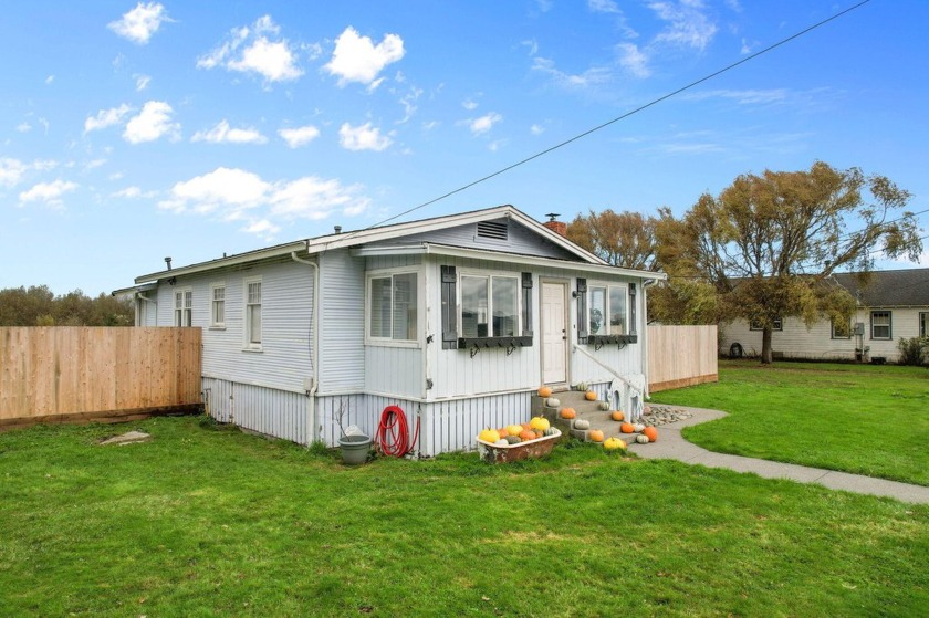 Come see the improvements the owners has made to this beautiful - Beach Home for sale in Ferndale, California on Beachhouse.com