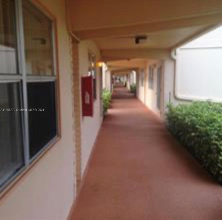 INVESTORS WELCOME!! Beautiful unit in a very nice community in - Beach Condo for sale in Delray Beach, Florida on Beachhouse.com