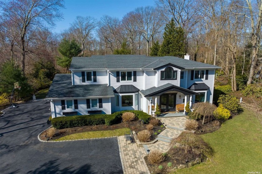 Totally renovated and expanded Colonial in 2023. High end - Beach Home for sale in Laurel Hollow, New York on Beachhouse.com