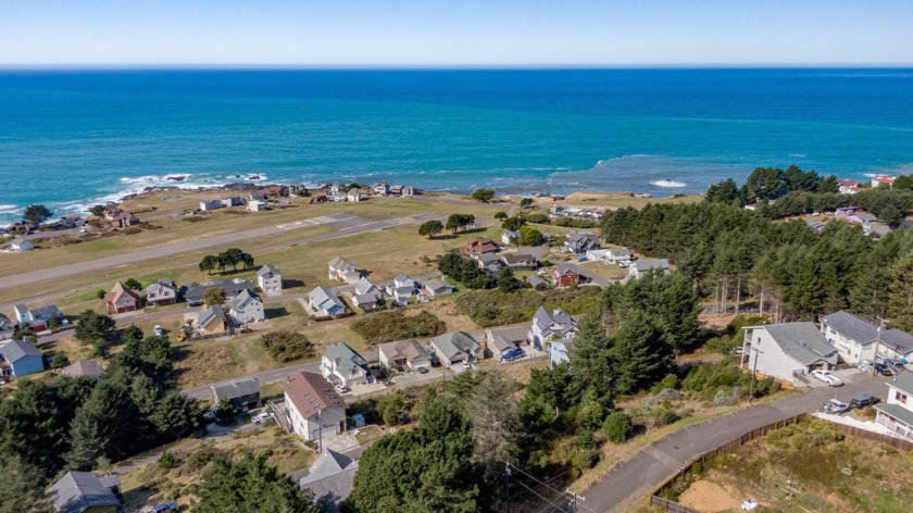 Buildable lot with panoramic ocean views! Close to restaurants - Beach Lot for sale in Shelter Cove, California on Beachhouse.com