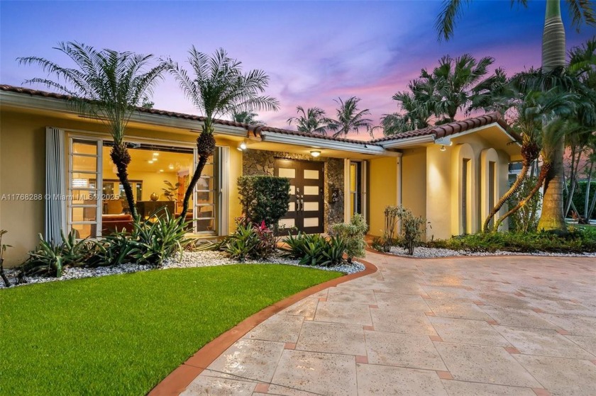 Beautifully maintained, three-bedroom and two-bathroom furnished - Beach Home for sale in Hollywood, Florida on Beachhouse.com