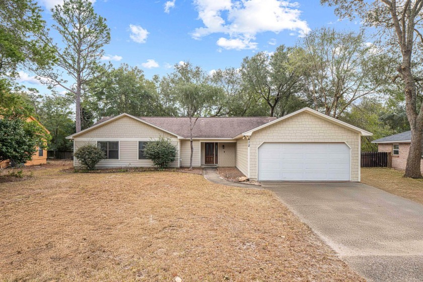 Welcome home to this well maintained and renovated ranch style - Beach Home for sale in Niceville, Florida on Beachhouse.com