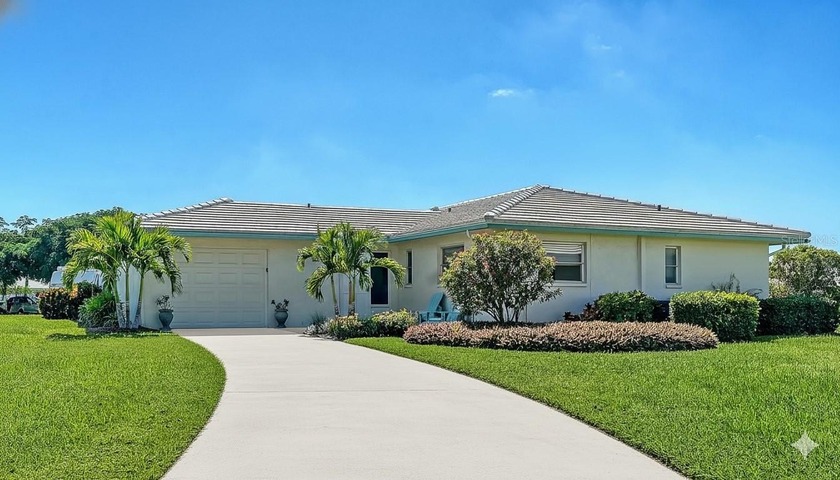 Beautifully Updated Villa in West Bradenton - Move-In Ready and - Beach Home for sale in Bradenton, Florida on Beachhouse.com