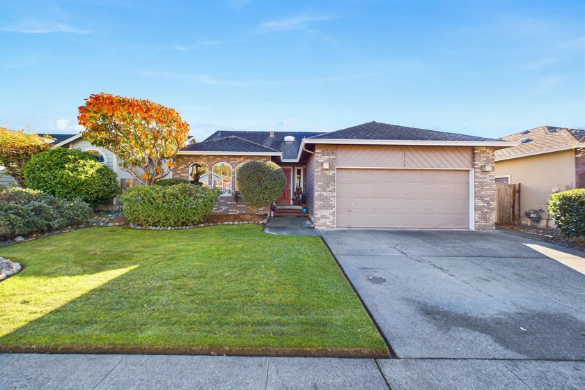 Welcome home, to 1332 Chaparral Drive! Beauty and light abound - Beach Home for sale in Mckinleyville, California on Beachhouse.com