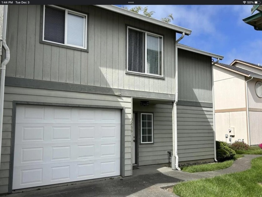 Welcome to this lovely townhome in Fortuna.  This low - Beach Condo for sale in Fortuna, California on Beachhouse.com