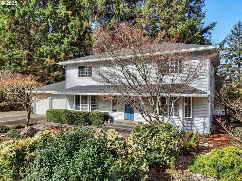 Seeking a well-positioned beach home in South Seaside? Discover - Beach Home for sale in Seaside, Oregon on Beachhouse.com