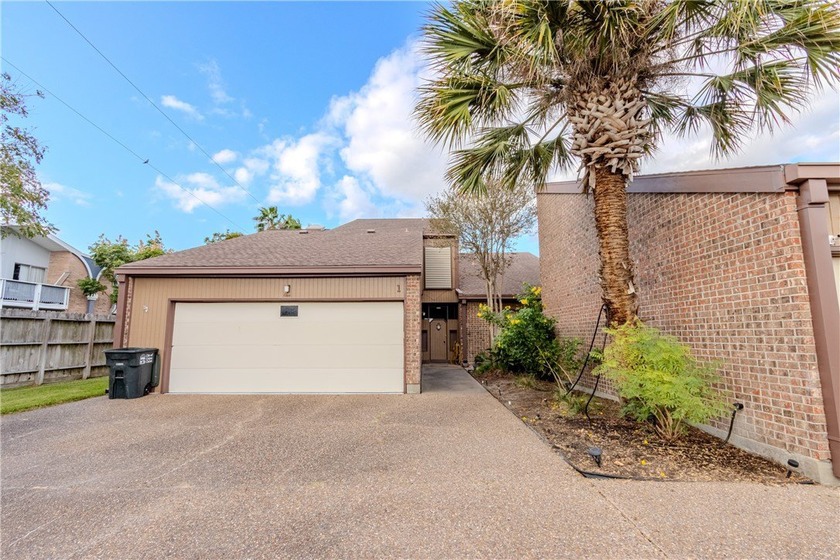 Welcome to this beautifully renovated Courtyard Townhome - Beach Townhome/Townhouse for sale in Corpus Christi, Texas on Beachhouse.com