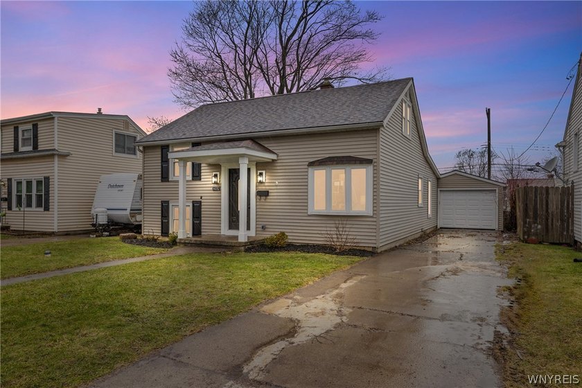 Beautifully updated 3-bedroom, 1-bath split-level home located - Beach Home for sale in Hamburg, New York on Beachhouse.com