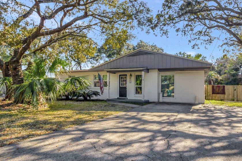 Previously remodeled 3 bed, 2.5 bath home with no HOA.  New - Beach Home for sale in Fort Walton Beach, Florida on Beachhouse.com