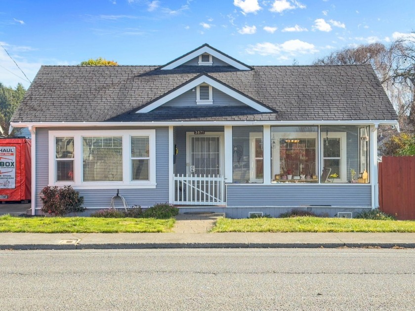 This is a well maintained home that welcomes you from the front - Beach Home for sale in Eureka, California on Beachhouse.com