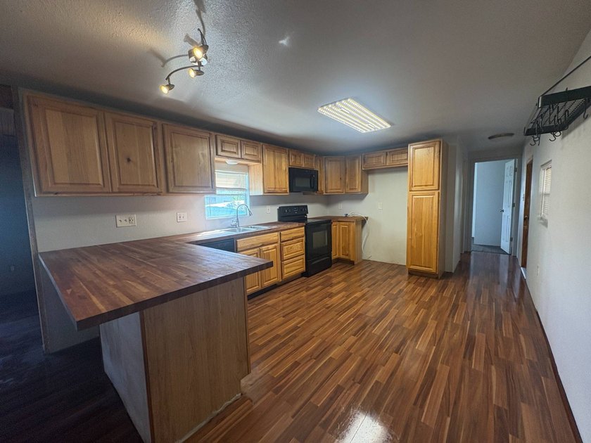 Welcome to easy Florida living in this beautifully maintained - Beach Home for sale in Seminole, Florida on Beachhouse.com