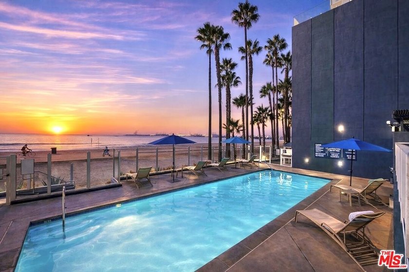 SPECTACULAR OCEAN VIEWS DIRECTLY ON THE SAND. NEWLY RENOVATED - Beach Condo for sale in Long Beach, California on Beachhouse.com