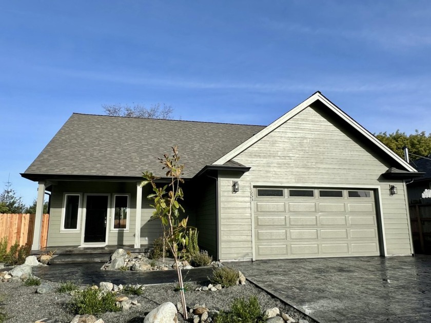 Beautiful new custom-built home located in a nice cul-de-sac - Beach Home for sale in Eureka, California on Beachhouse.com