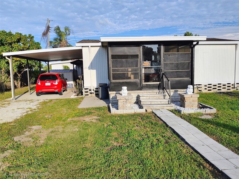 Discover your perfect slice of paradise in this delightful - Beach Home for sale in Holiday, Florida on Beachhouse.com