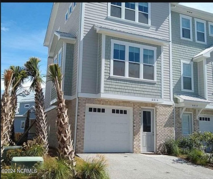 For sale is a 3BR 3.5BA townhouse located in the Summerwalk - Beach Townhome/Townhouse for sale in Wilmington, North Carolina on Beachhouse.com