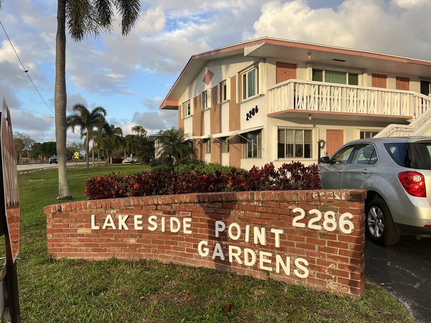 Enjoy the Florida lifestyle in beautiful Lake view unit located - Beach Condo for sale in Lake Worth Beach, Florida on Beachhouse.com