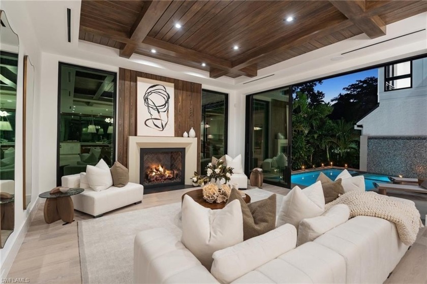 Just minutes from the world class shopping and dining on 3rd - Beach Home for sale in Naples, Florida on Beachhouse.com