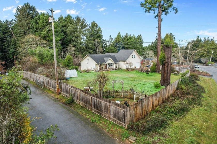 Discover this charming 3-bedroom, 2-bathroom home, perfectly - Beach Home for sale in Eureka, California on Beachhouse.com