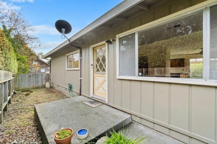 Charming Home on the Market for the First Time!This extremely - Beach Home for sale in Eureka, California on Beachhouse.com