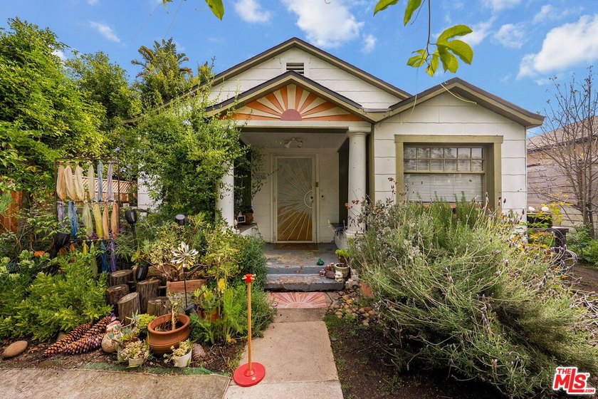 A rare opportunity to plant your flag on one of Venice's most - Beach Home for sale in Venice, California on Beachhouse.com