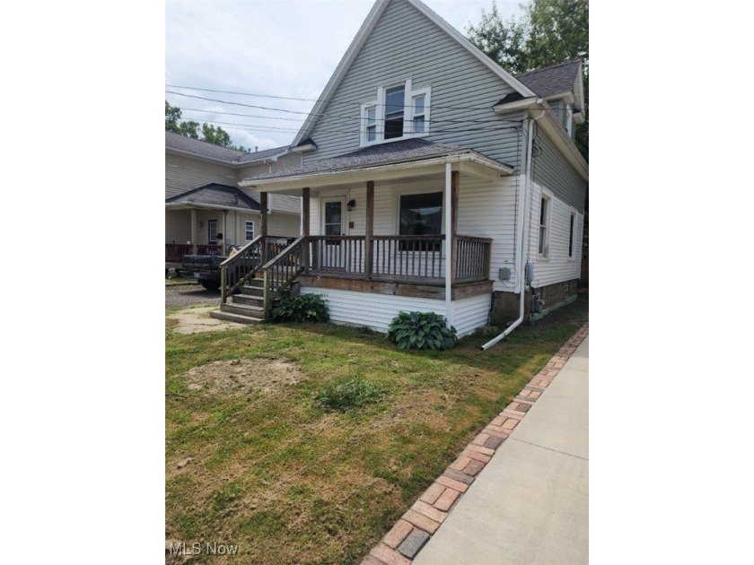 Attention Investors... Cute and Cozy rehabbed 3-bedroom home in - Beach Home for sale in Geneva, Ohio on Beachhouse.com