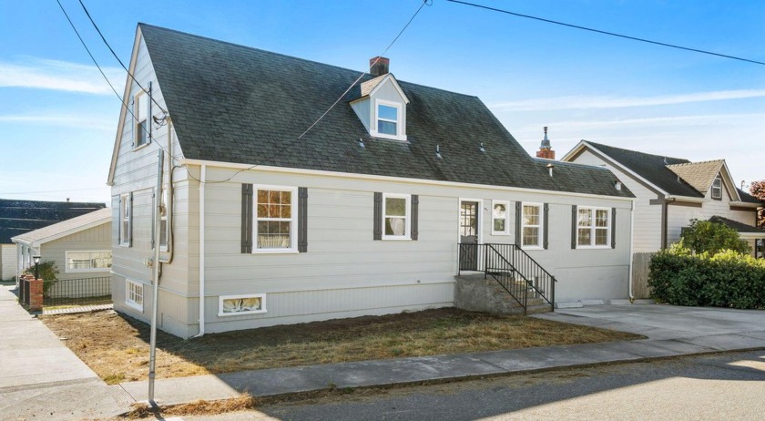 Discover exceptional craftsmanship in this stunning property - Beach Home for sale in Fortuna, California on Beachhouse.com