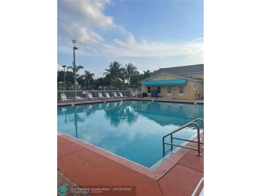 NICE TOWNHOME IN THE KEYSCOVE COMMUNITY, 3 BEDROOMS 2.5 - Beach Townhome/Townhouse for sale in Homestead, Florida on Beachhouse.com