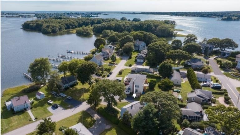 You've got a Harbour Island gem right here in Narragansett, and - Beach Home for sale in Narragansett, Rhode Island on Beachhouse.com