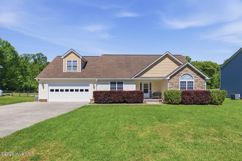 Welcome to 382 Carolina Pines Blvd, a beautifully maintained - Beach Home for sale in New Bern, North Carolina on Beachhouse.com