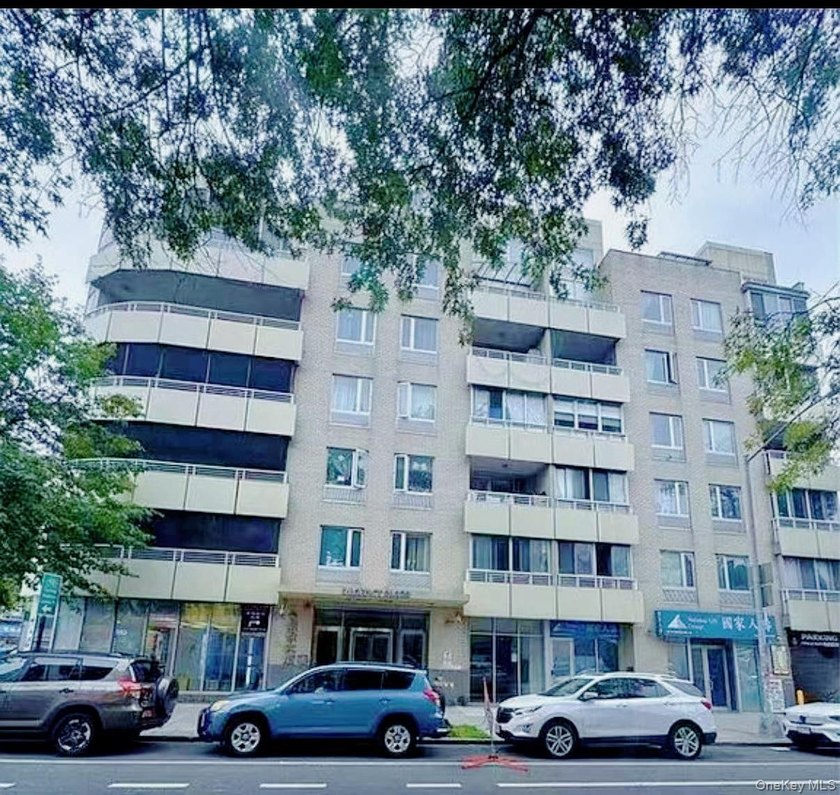 Prime Flushing 2BR/2BA Condo with Potential for 3 Bedrooms - Beach Condo for sale in Flushing, New York on Beachhouse.com