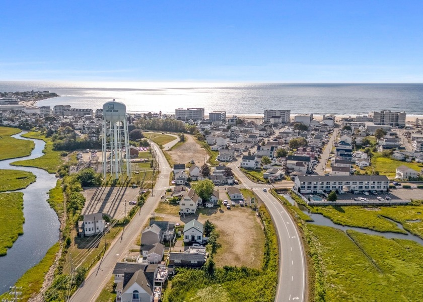 Welcome to 73 Church Street -- the perfect single-family home - Beach Home for sale in Hampton, New Hampshire on Beachhouse.com