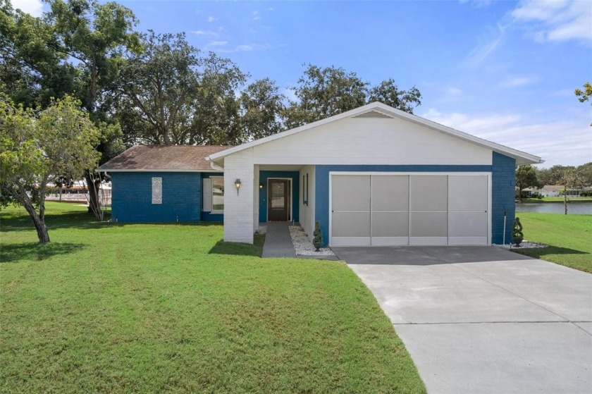 No flooding here on this Lakefront property in Timber Oaks - Beach Home for sale in Port Richey, Florida on Beachhouse.com