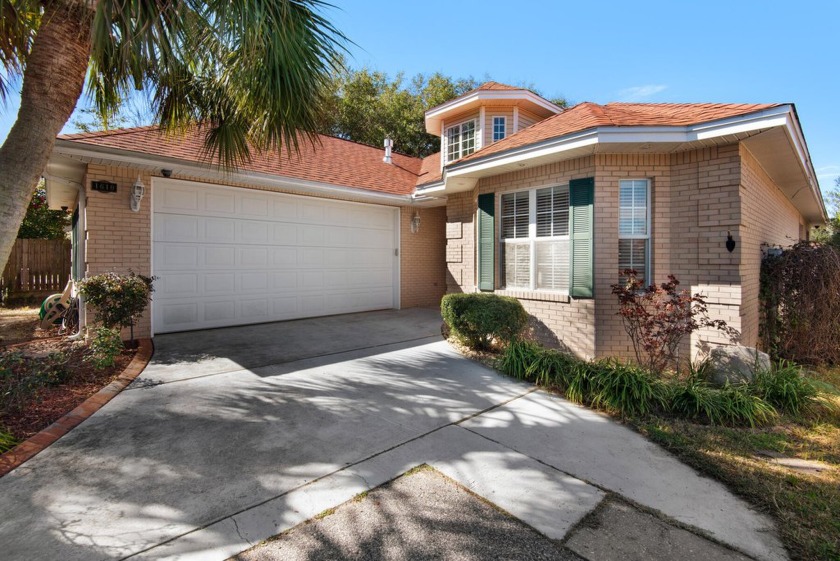 3 bedroom 2 bath, 2049 square foot home in an established gated - Beach Home for sale in Niceville, Florida on Beachhouse.com