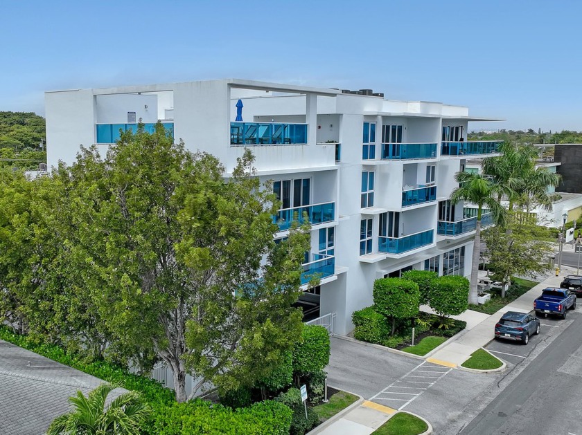 Location, location , location . This absolutely stunning unit is - Beach Condo for sale in Lake Worth Beach, Florida on Beachhouse.com