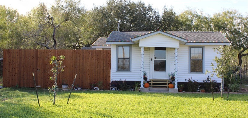 Discover coastal living in this charming 2-bedroom, 1-bath home - Beach Home for sale in Riviera, Texas on Beachhouse.com