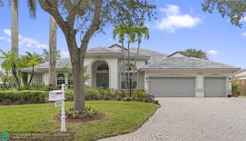 Elegant 5 BR pool home on super wide oversized lot w long lake - Beach Home for sale in Davie, Florida on Beachhouse.com