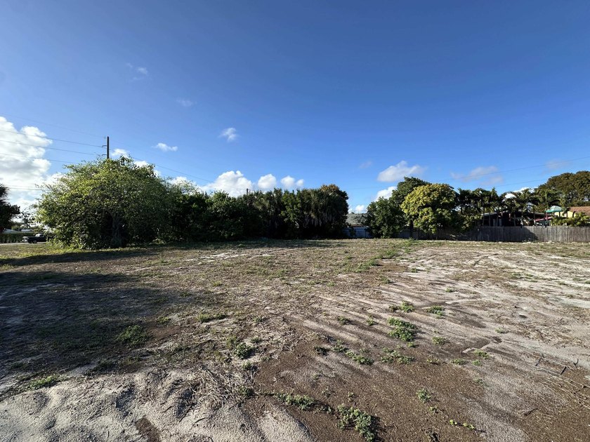 Vacant residential lot with great future potential. Property is - Beach Lot for sale in Boynton Beach, Florida on Beachhouse.com