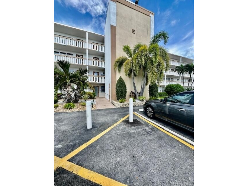 1/1.5, 4th floor, light and bright, well maintained, nicely - Beach Condo for sale in Boca Raton, Florida on Beachhouse.com