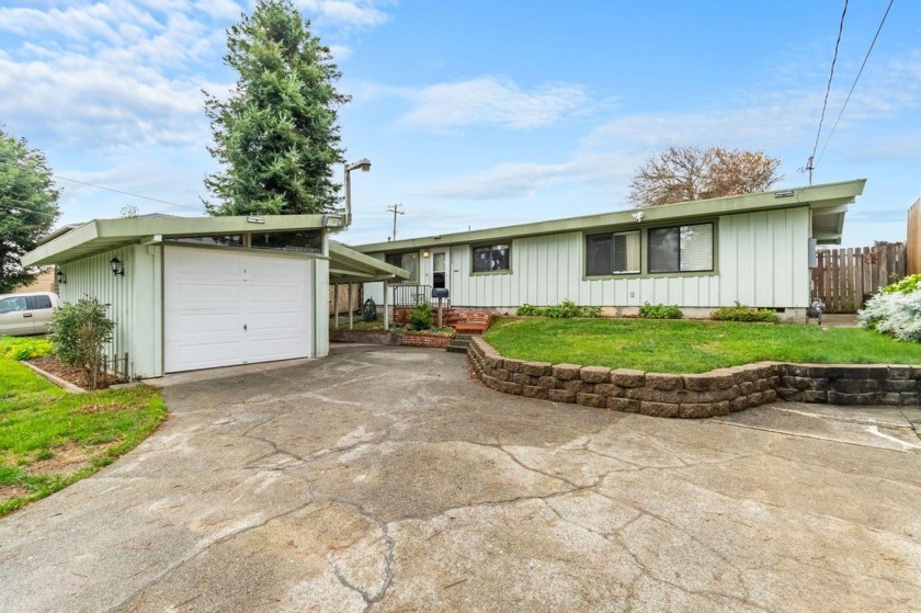 This 3-bedroom 2-bathroom home is located in a quiet part of - Beach Home for sale in Eureka, California on Beachhouse.com