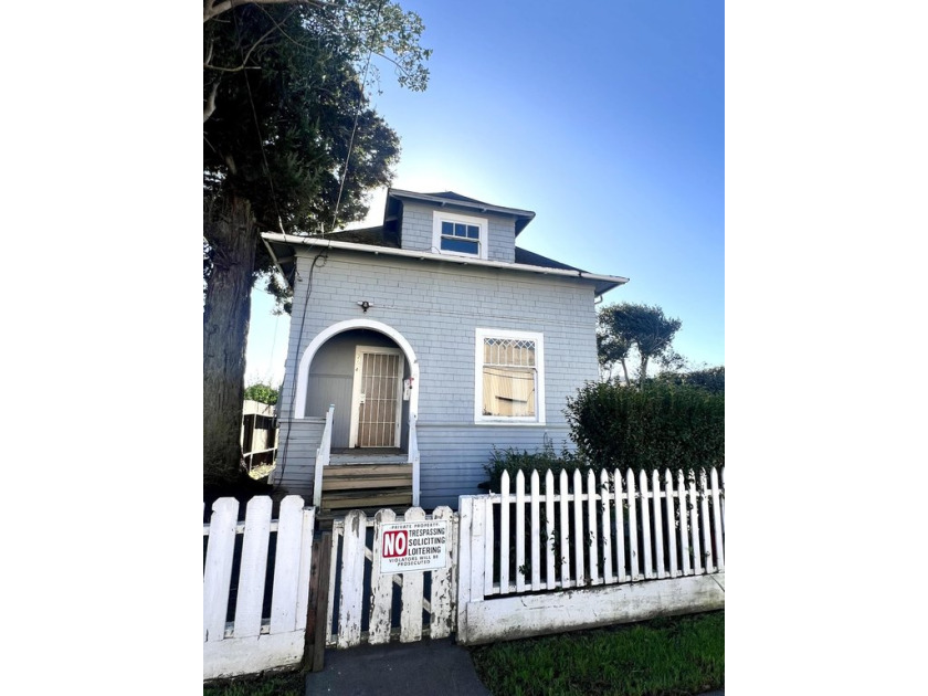 Bring your tools and a little vision for this Victorian fixer - Beach Home for sale in Eureka, California on Beachhouse.com