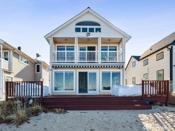 Amazing Panoramic Views of The Long Island Sound and Warm Sand - Beach Home for sale in Bayville, New York on Beachhouse.com