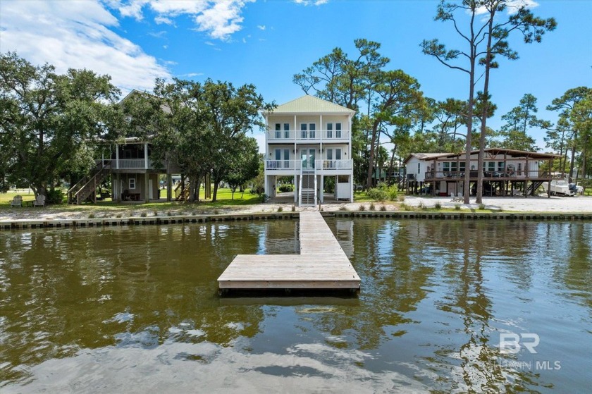 Want your very own Waterfront paradise? This newly remodeled - Beach Home for sale in Gulf Shores, Alabama on Beachhouse.com