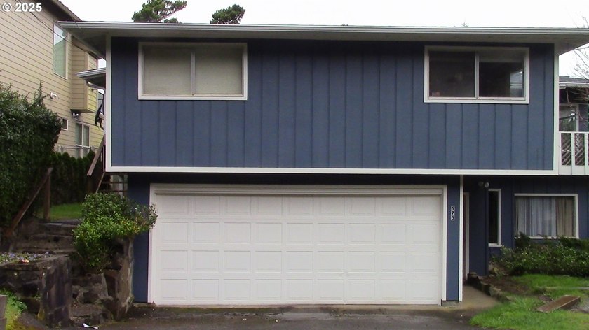 Tucked away in a quiet neighborhood, this well maintained - Beach Home for sale in Lincoln City, Oregon on Beachhouse.com