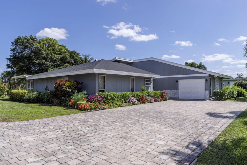 This home has been lovingly updated with large porcelain floors - Beach Home for sale in Palm Beach Gardens, Florida on Beachhouse.com