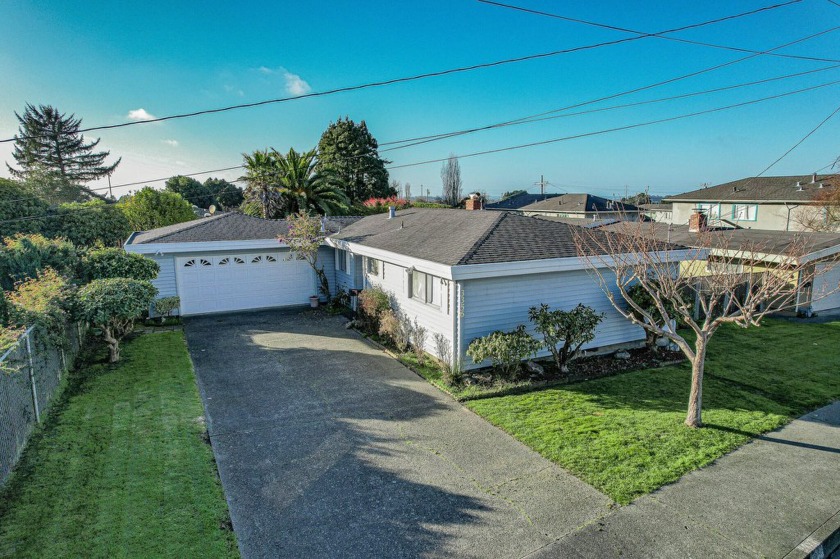 Discover this charming 3-bedroom, 2-bathroom home, perfect for - Beach Home for sale in Eureka, California on Beachhouse.com