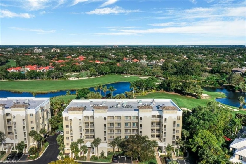 HIGHLY DESIRABLE AND RARELY ON THE MARKET Pebble Creek end unit - Beach Home for sale in Naples, Florida on Beachhouse.com