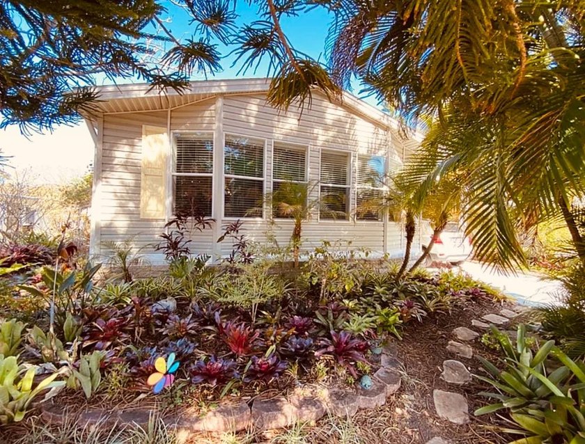 Welcome to 55+ Dunedin Village to your fabulous 2009 Jacobson - Beach Home for sale in Dunedin, Florida on Beachhouse.com