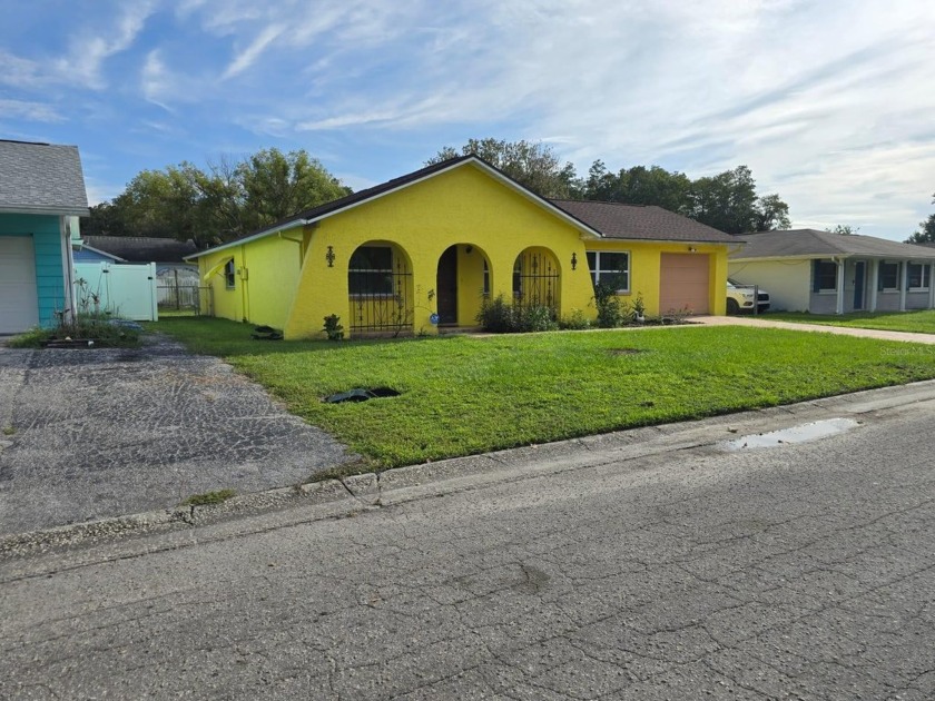 Welcome to this beautiful 2 bedroom, 2 bath home. This property - Beach Home for sale in New Port Richey, Florida on Beachhouse.com