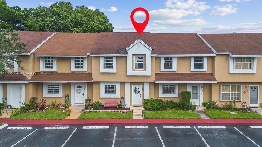 Wow! Beautiful  3-bedroom, 2.5-bathroom Townhouse Located In - Beach Townhome/Townhouse for sale in Tamarac, Florida on Beachhouse.com