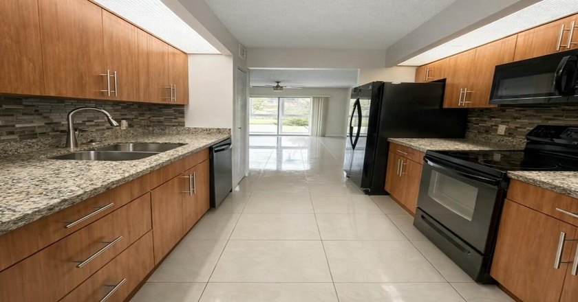 Perfectly convenient to the Pembroke Road gate with no long - Beach Condo for sale in Pembroke Pines, Florida on Beachhouse.com